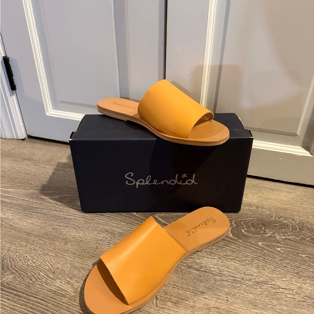 Splendid slides. THEA style color is natural 
Size 10 leathered summer slides.